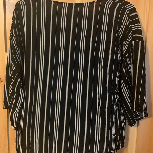 NEW! Maurices Top - Picture 7 of 11